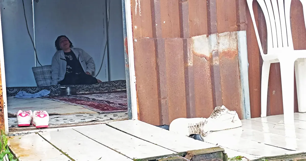 Hatay'daki heyelanda çocuğunu kaybeden anne. "Güvende olsunlar diye kızıma göndermiştim"
