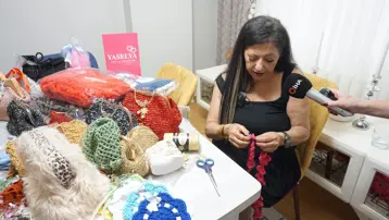 El emeğiyle geleceğe taşıyor. Geniş kitlelere ulaşıyor