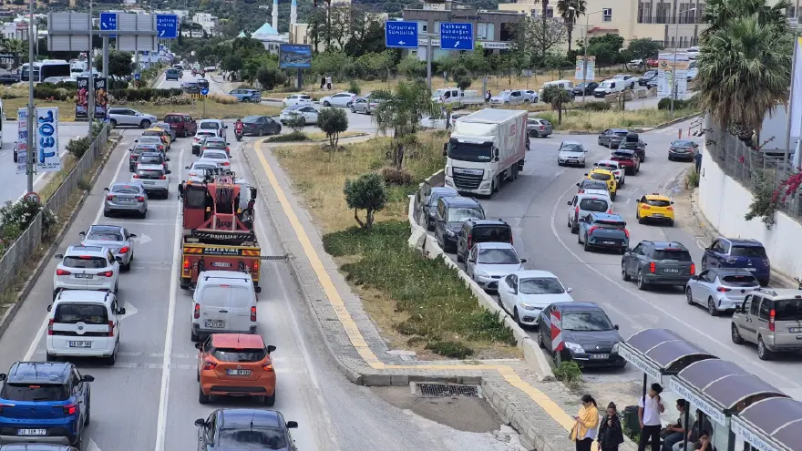 İlçeye akın akın geldiler. 24 saatte 20 bin araç girişi 1