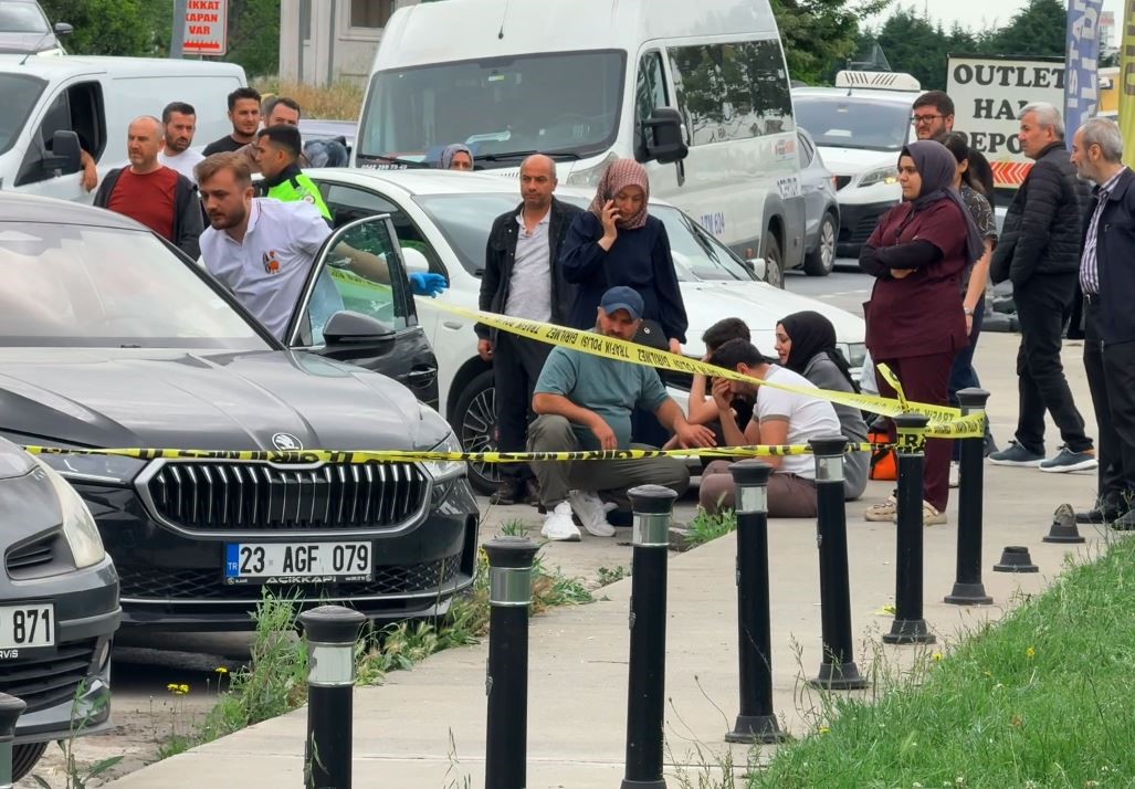 Mağaza sahibi otomobilin bagajında ölü bulundu