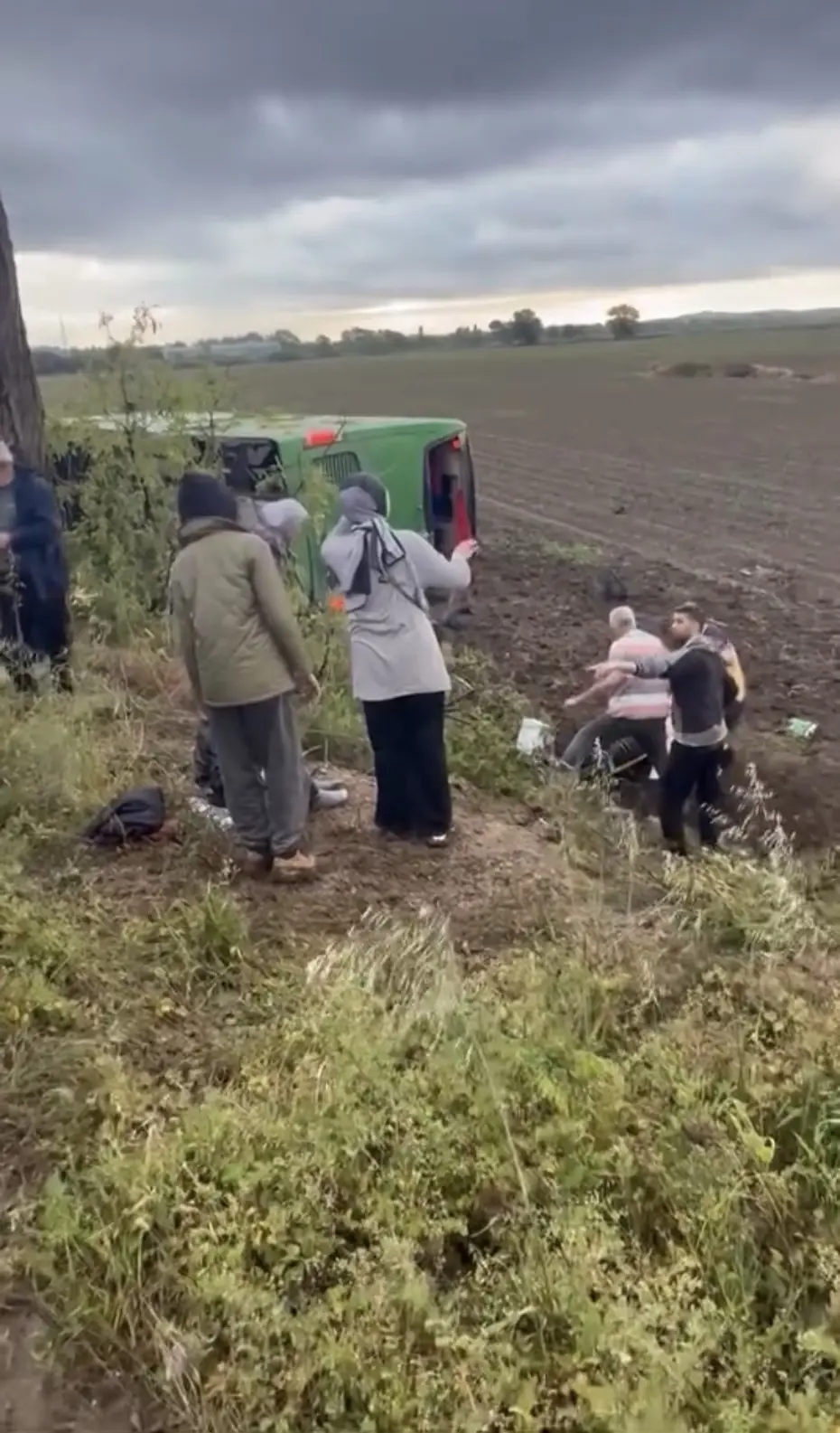 Çanakkale'de otobüs devrildi: Çok sayıda yaralı var