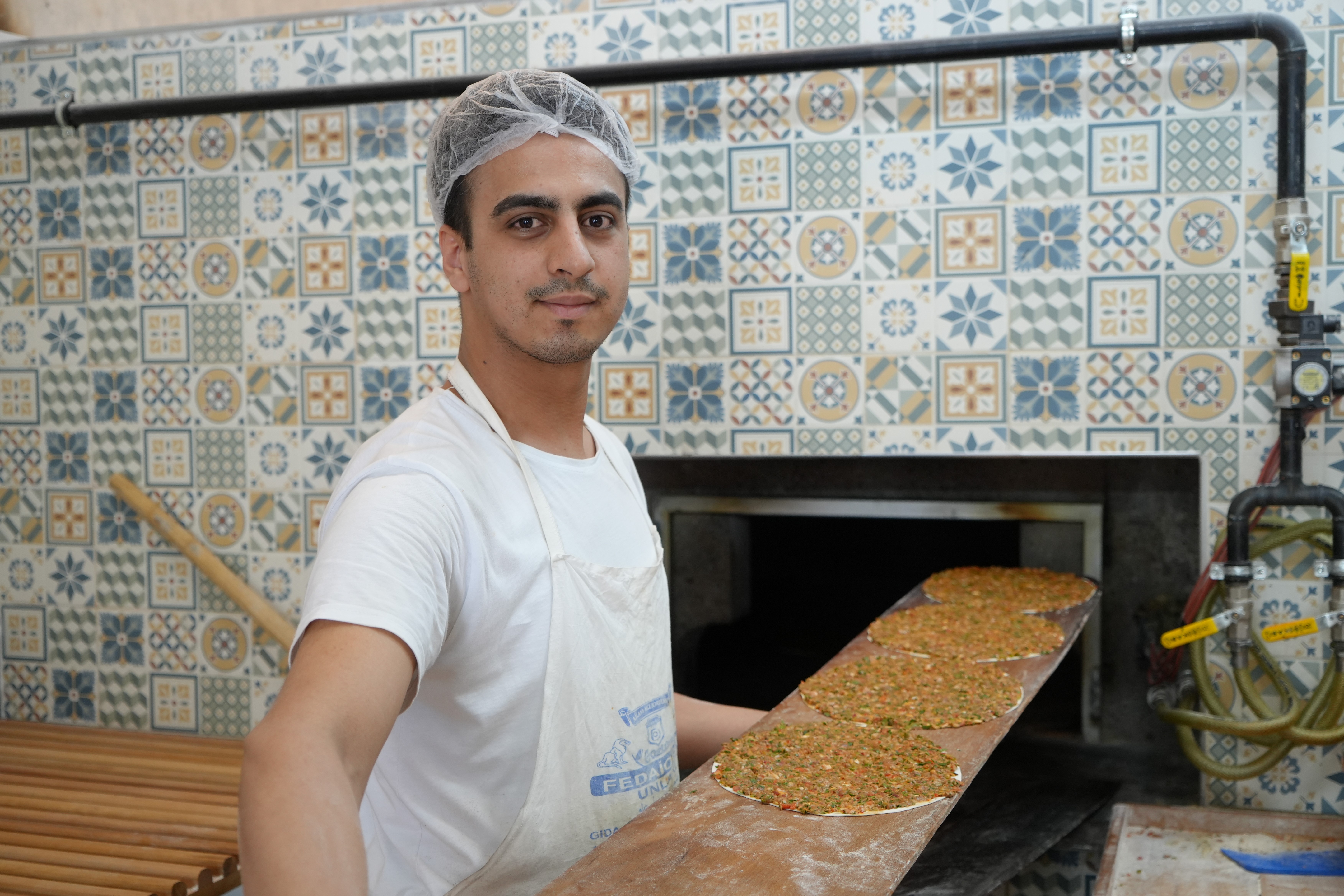 Gaziantep'in tescilli lezzeti, fiyatı 180 TL. Turistler kuyruğa giriyor, kapış kapış satıyor