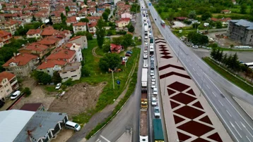Afyonkarahisar’daki kara yollarında bayram trafiği yoğunluğu