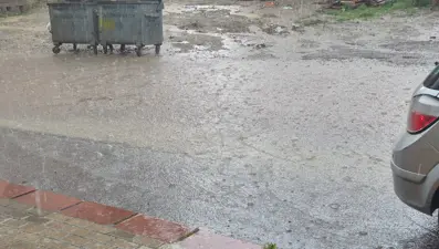 Ankara'da sağanak etkili oldu, yollar göle döndü