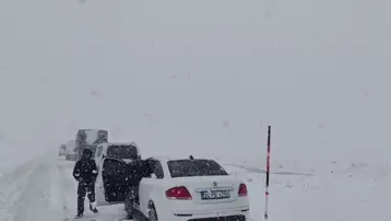 Palandöken geçidinde kar ve tipi etkili oldu