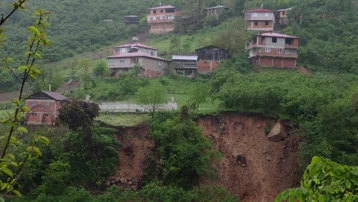 Giresun'da heyelan tehlikesi. 11 ev tahliye edildi