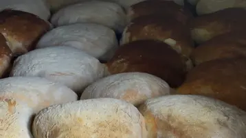180 liradan yok satıyor. El öpmeye gelenlere hediye olarak veriliyor