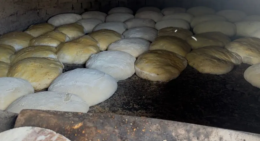 180 liradan yok satıyor. El öpmeye gelenlere hediye olarak veriliyor 3