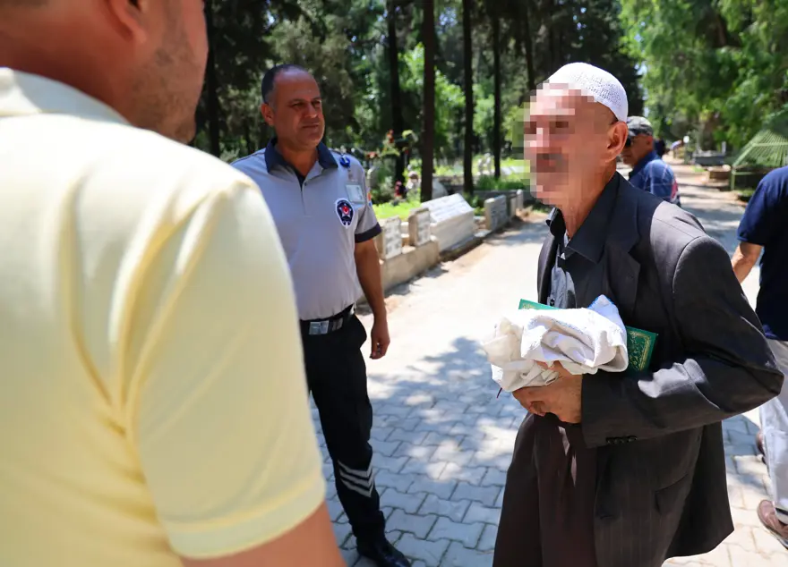 "Hocayım" dedi, "İşçi" çıktı. Mezarlıkta sahte hoca imamın testini geçemedi 2