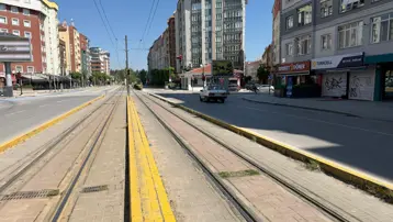 Cadde ve sokaklar sessiz. Kentin en işlek noktaları boş