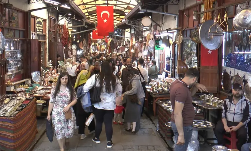 Çifte bayram yaşandı. Çarşı esnafının yüzü güldü 2