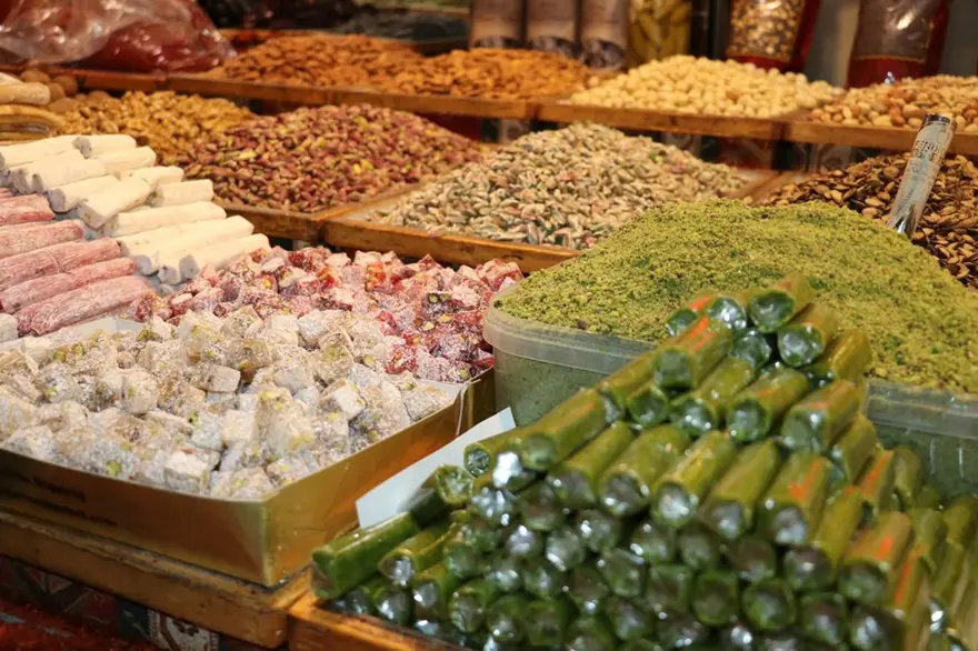 "YOĞUNLUKTAN ESNAF OLARAK MEMNUNUZ"

 1