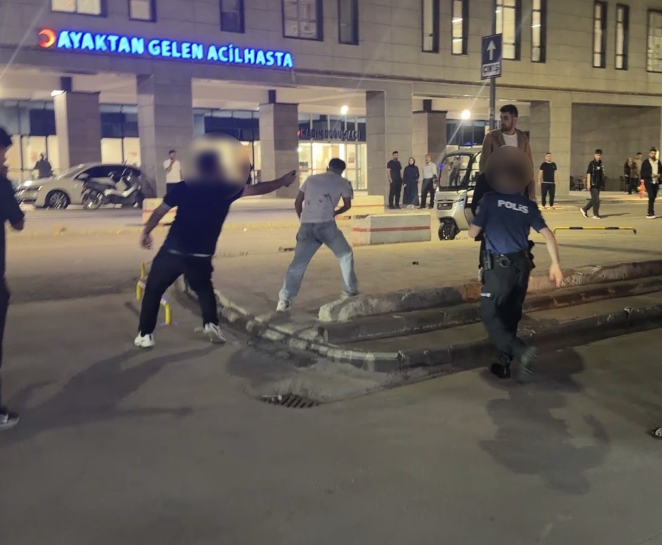 Hastanede bıçaklı dehşet. 3 yaralı