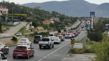 Tatilci akını devam ediyor: 22 kilometre araç kuyruğu oluştu