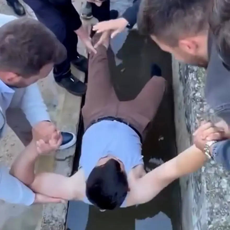 Bayram namazına gelmeyenleri tek tek buldular, buz gibi suya attılar 
