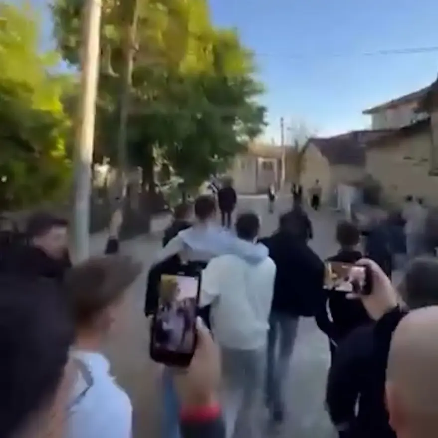 Bayram namazına gelmeyenleri tek tek buldular, buz gibi suya attılar 2
