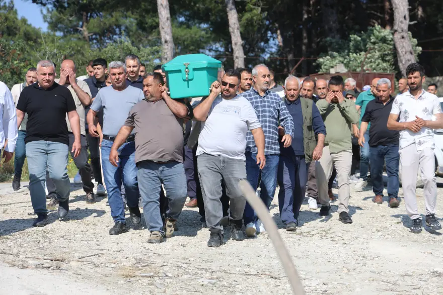 SON YOLCULUĞUNA UĞURLANDI 3