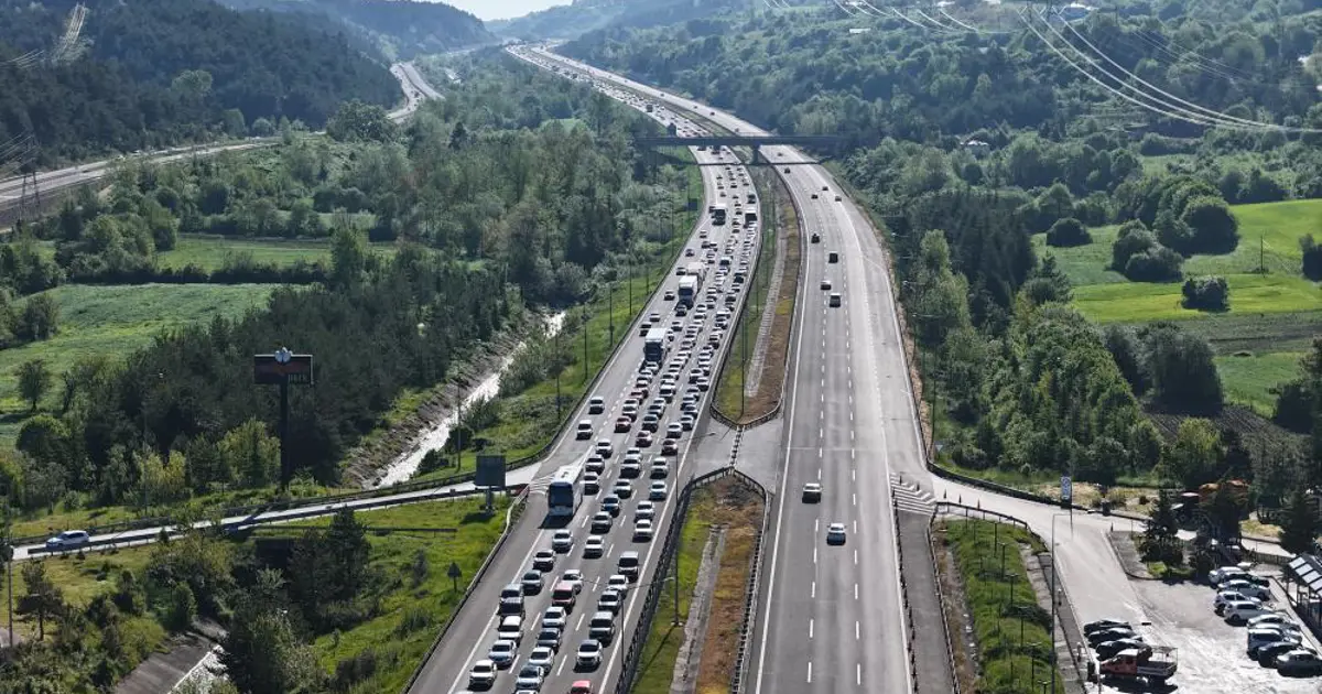 Anadolu Otoyolu'nda son durum: İstanbul'a dönüş trafiği sabahtan başladı