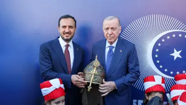 Cumhurbaşkanı Erdoğan'a miğfer hediye edildi