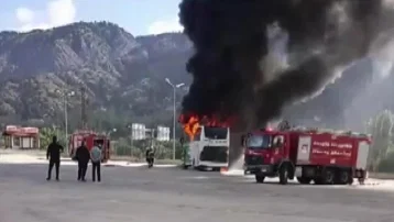 Mola için terminale girdi, alev alev yanmaya başladı