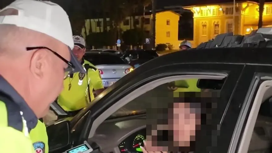 "Anksiyetem tuttu" diyerek polise çarpıp kaçan alkollü sürücü tutuklandı gorsel