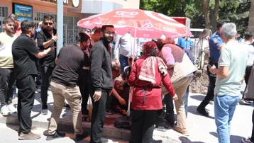 Cenaze çıkışında yol verme kavgası. Bir yaralı