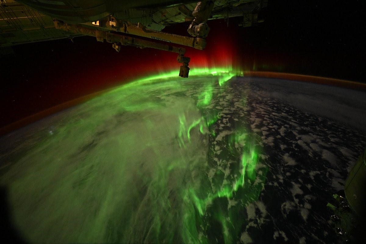NASA astronotunun kadrajından kutup ışıkları