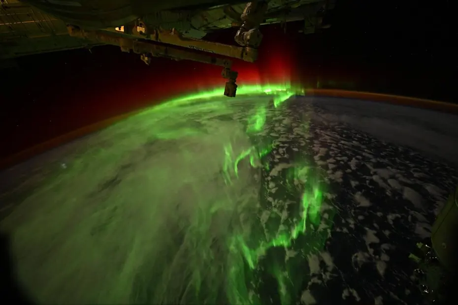 NASA astronotunun kadrajından kutup ışıkları