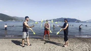 Hava sıcaklığı yükseldi. Sahil hareketlendi