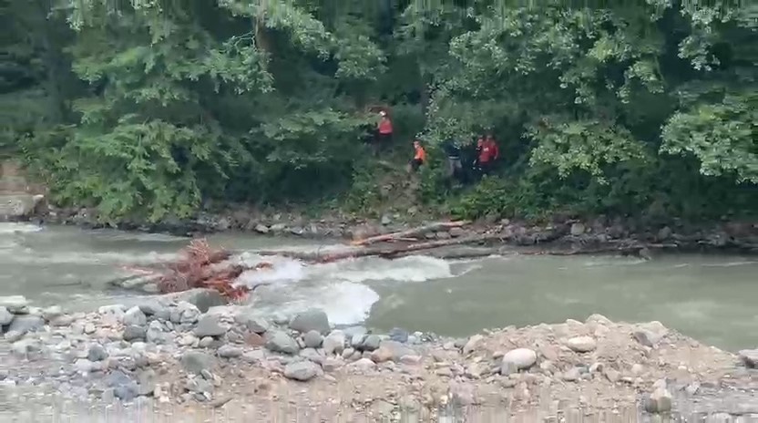Rize'de kayıp kişi aranırken AFAD botu devrildi: 1 personel öldü, 4'ü yaralandı