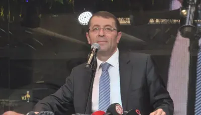 Kayseri Vali Yardımcısı Şenol Esmer, kalp krizi sonucu vefat ettiKayseri Vali Yardımcısı Şenol Esmer, geçirdiği kalp krizi sonucu hayatını kaybetti.