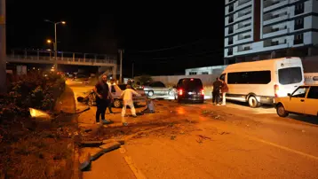 Yaralıyı kurtarmaya çalışanlara başka bir araç çarptı. 1'i ağır 6 kişi yaralandı