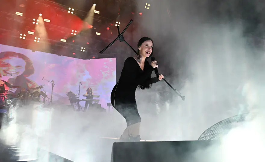 Şebnem Ferah 6 yıl aradan sonra İzmir'de. Unutulmaz bir gece yaşandı Şebnem Ferah 6 yıl aradan sonra İzmir'de. Unutulmaz bir gece yaşandı