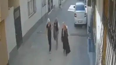 Girdikleri evden pirinç, bulgur, makarna ve elektrikli ocak çaldılar