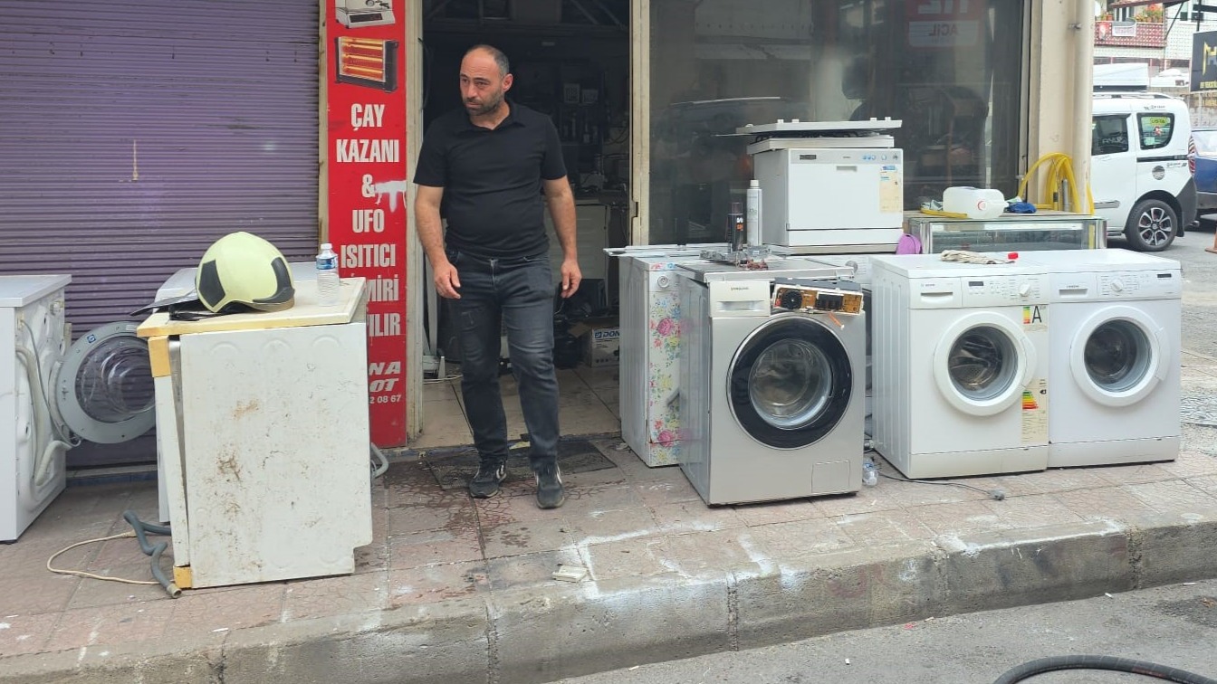 Tamircinin deposunda çıkan yangın korkuttu