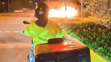 Maltepe Sahili'nde kazada otomobil alev topuna döndü