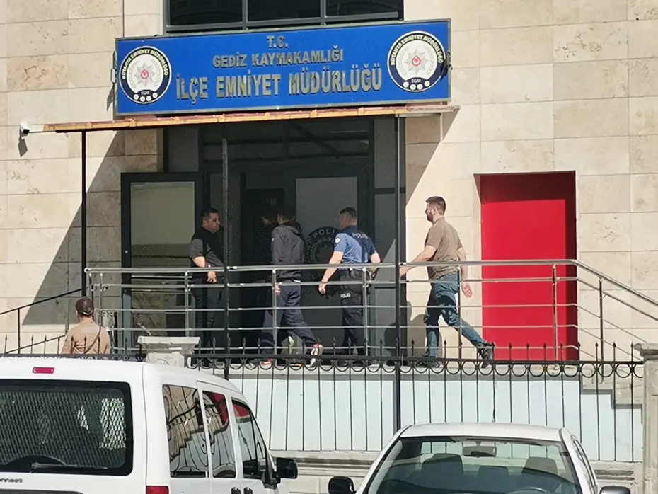 Gediz'de 14 yaşındaki çocuğa cinsel istismar. 6 kişi tutuklandı