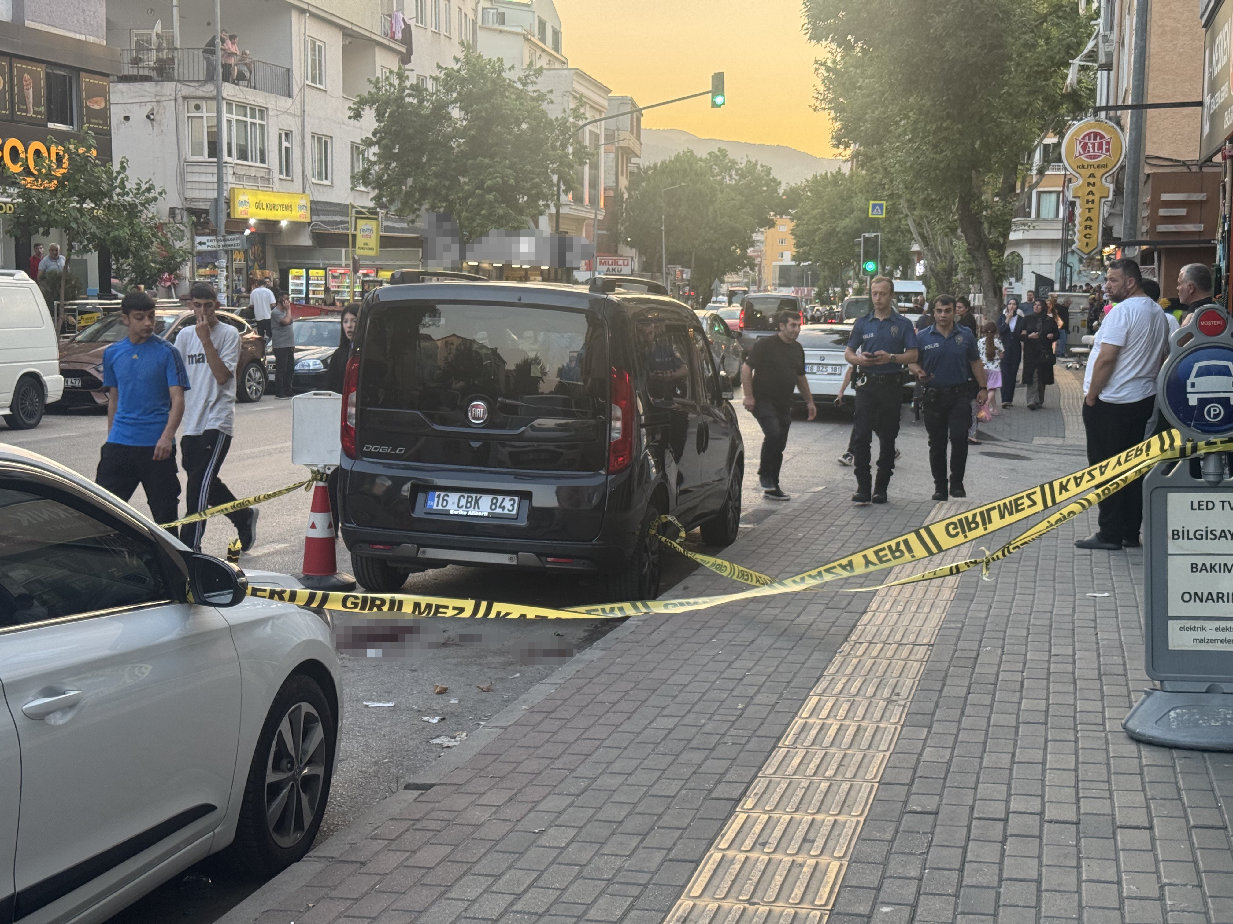Sosyal medyada başlayan husumet kanlı bitti. 22 yaşındaki genç öldürüldü