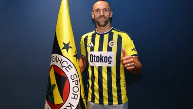 Vedat Muriqi resmen Fenerbahçe'de. İmzayı attı