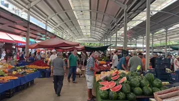 Seradan 30 liraya çıkıyor, pazarda 100 liraya satılıyor. Üreticiler tepkili