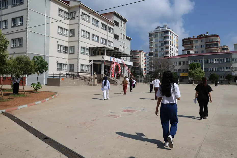 Üniversite sınavının ilk oturumu TYT sona erdi. Sınav soruları nasıldı?