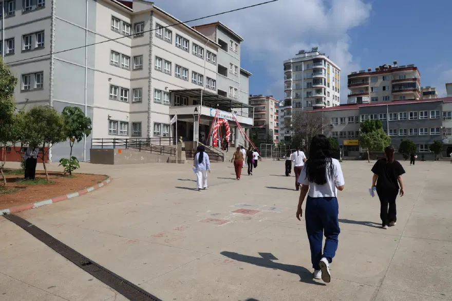"ÖĞRENCİLERİM 'SİZ NEDEN SINAVA GİRİYORSUNUZ' DİYOR" 1 "ÖĞRENCİLERİM 'SİZ NEDEN SINAVA GİRİYORSUNUZ' DİYOR" 1