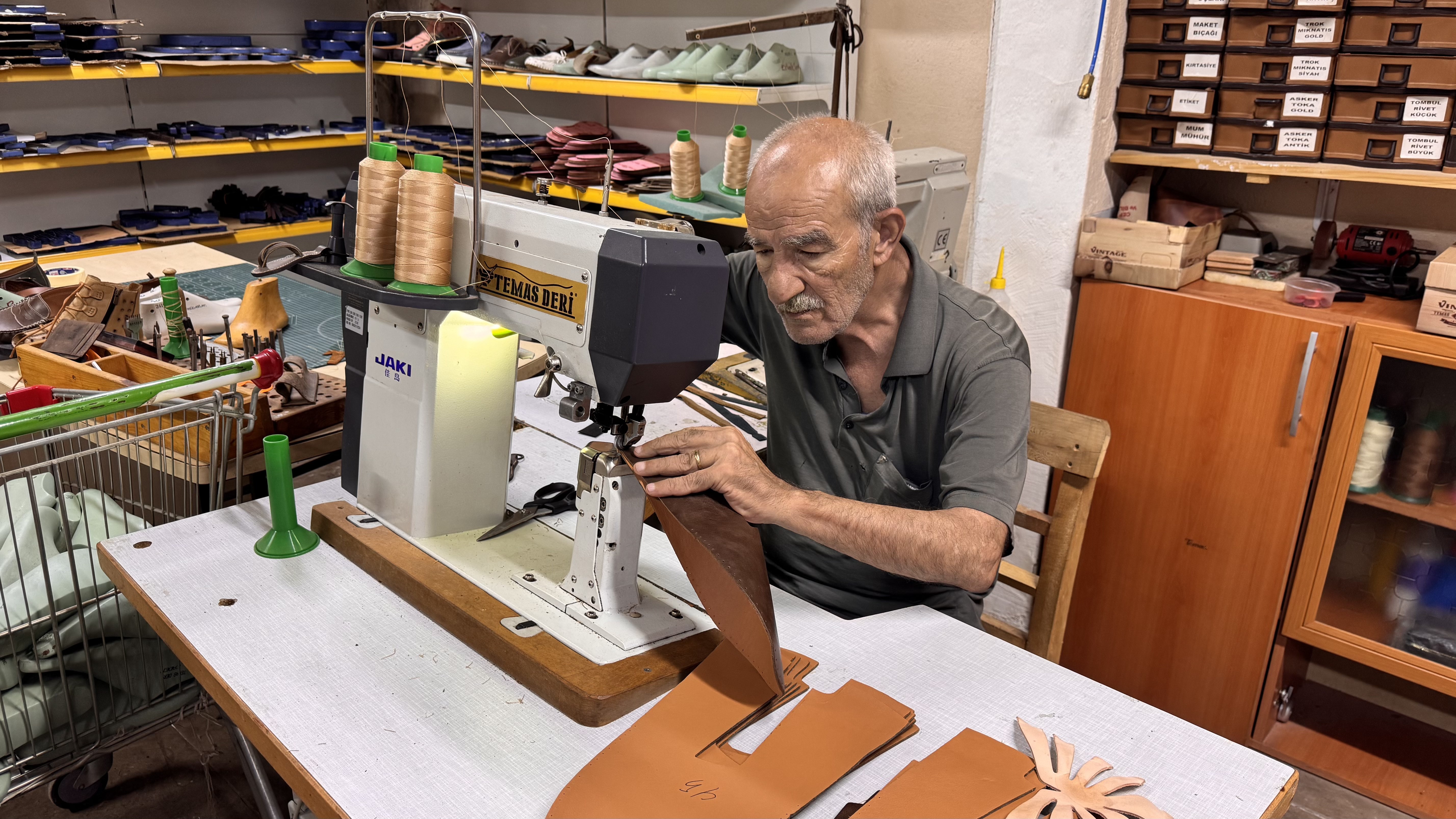 Bir meslek daha yok oluyor. 35 yıldır yanında kalacak tek bir çırak bile bulamadı