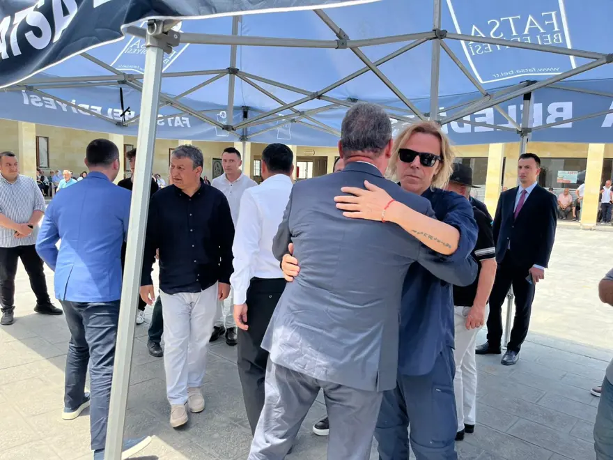Üç gün önce annesini kaybetmişti. Soner Arıca'dan dayısı Kadir İnanır'a veda 1