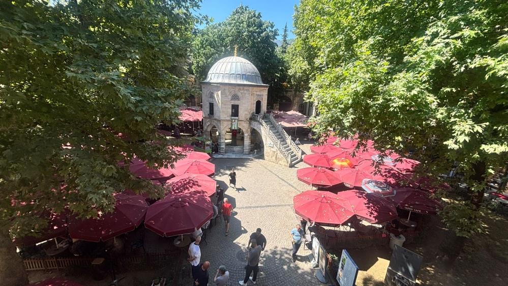 Bursa'daki tarihi Kozahan'da restorasyon bilmecesi: Masa ve sandalyeler geri geldi