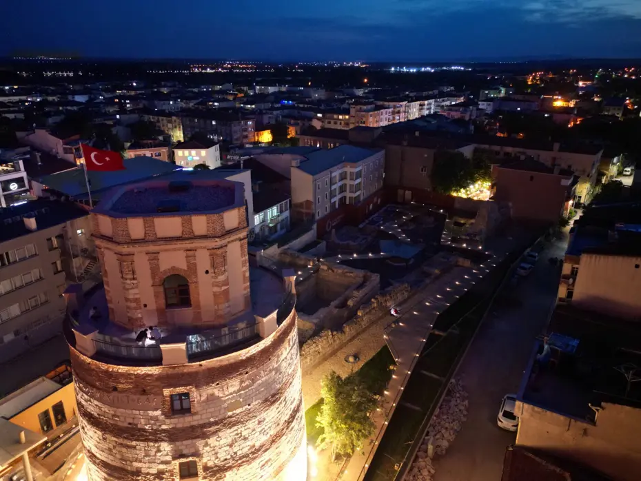 Roma Dönemi'nden Cumhuriyet'e uzanıyor. Edirne'nin simge yapısı yeniden ayağa kaldırıldı