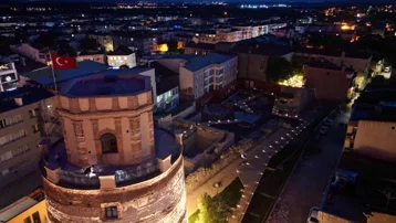 Roma Dönemi'nden Cumhuriyet'e uzanıyor. Edirne'nin simge yapısı yeniden ayağa kaldırıldı
