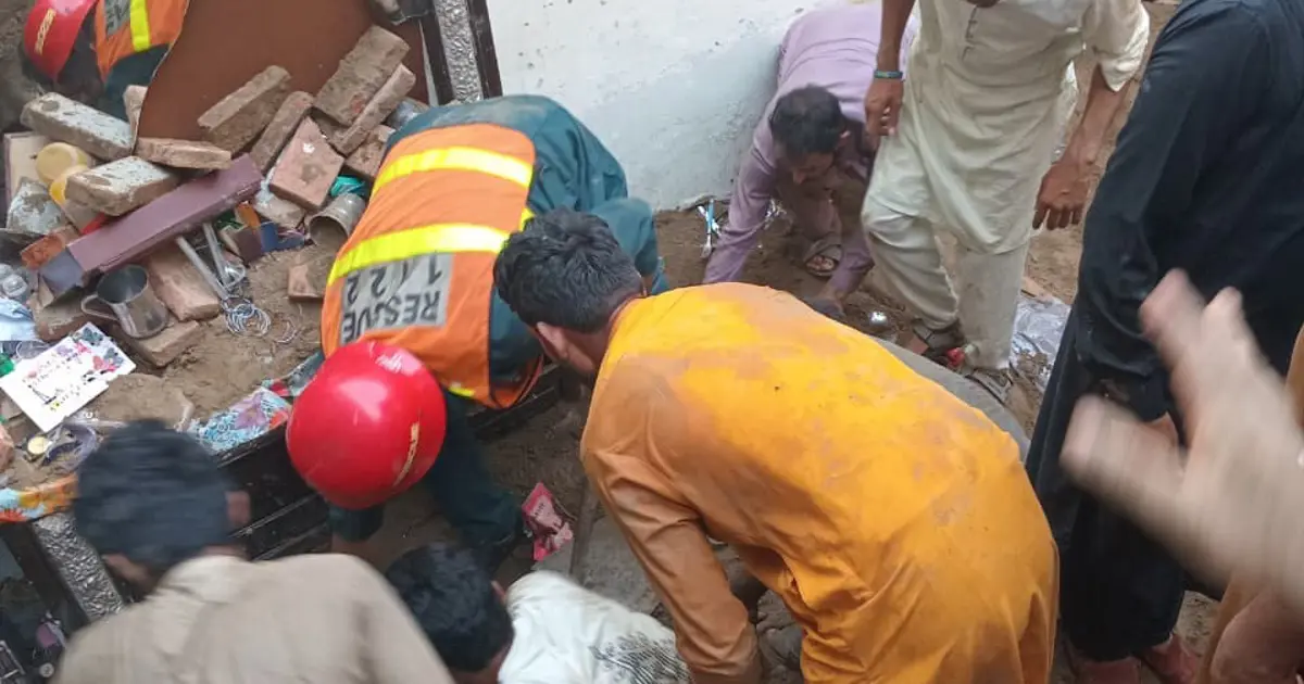 Pakistan'da dershane çatısı çöktü, on dört öğrenci öldü kapak görseli