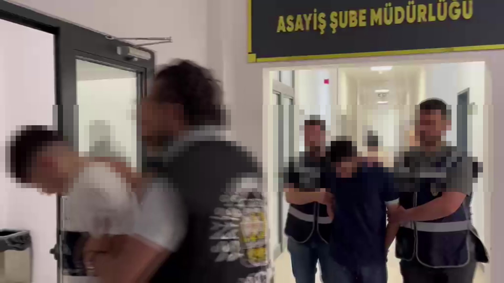 18 yaşındaki Ece Naz misafirliğe gittiği evde başından vurularak öldü. 3 arkadaşı tutuklandı