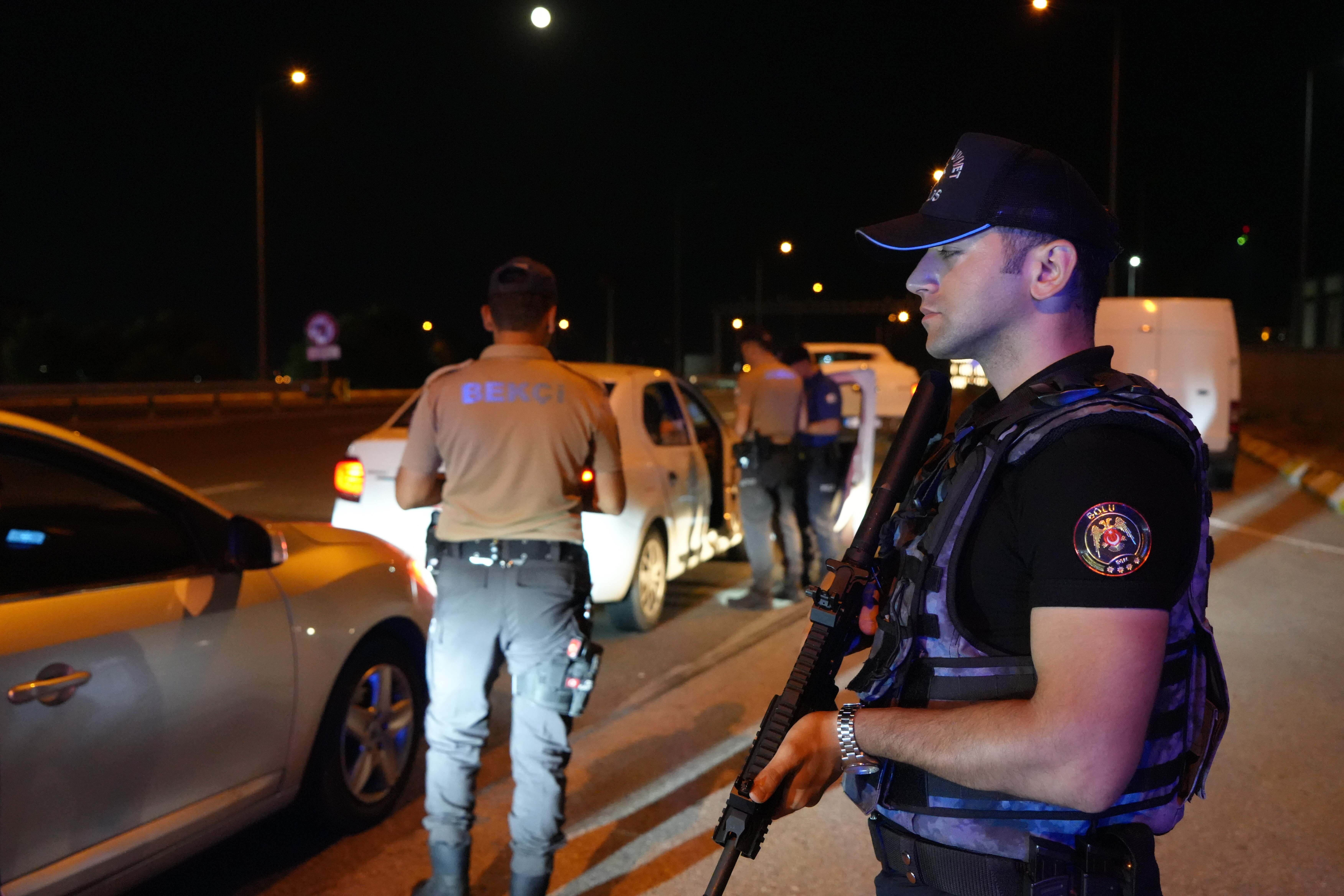 NATO zirvesi öncesi Bolu'da sıkı denetimler. Araçlar tek tek durduruluyor